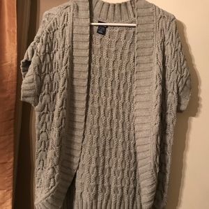 Short sleeve sweater